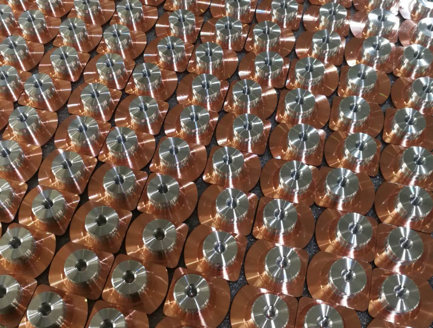 銅鋁復(fù)合極柱摩擦焊機加工 